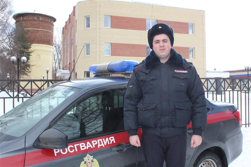 В Вологде сотрудник Росгвардии спас людей из огня