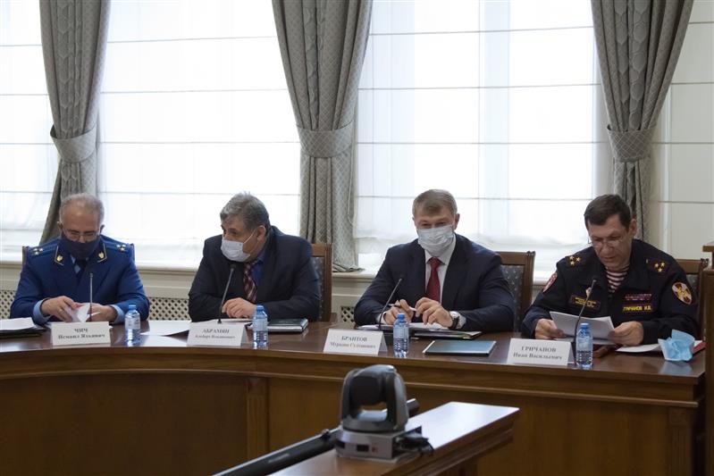 Глава адыгейского управления Росгвардии посетил заседание регионального оперативного штаба