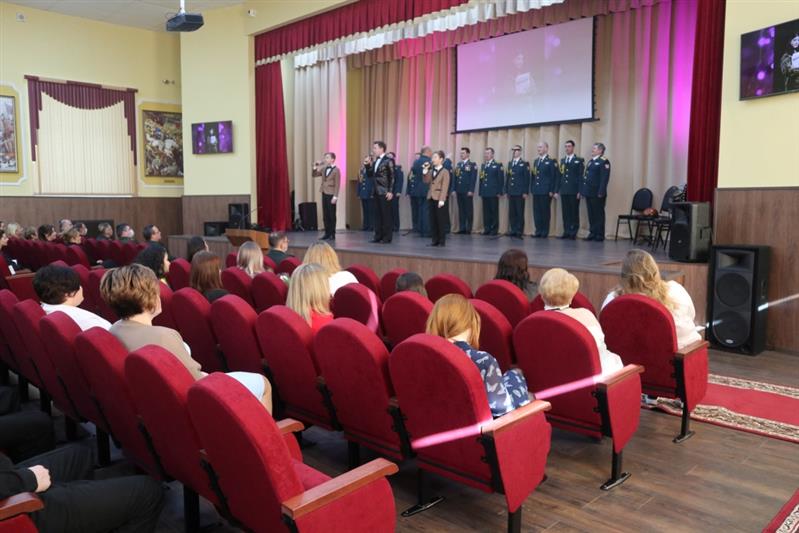 Командующий Северо-Западным округом Росгвардии поздравил женщин с Международным женским днем