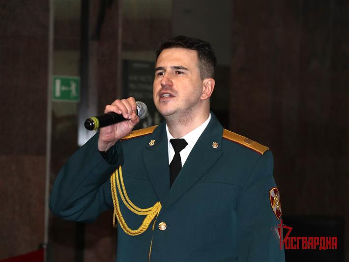 Ансамбль песни и пляски Уральского округа Росгвардии выступил с концертом в Екатеринбургском метрополитене