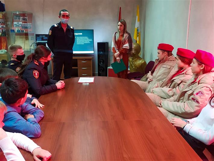 На Ставрополье росгвардейцы встретились со школьниками и юнармейцами в рамках движения «Гвардейская смена»