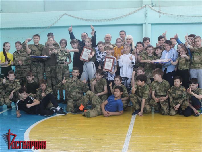 Военнослужащие Росгвардии организовали военно-спортивную эстафету для подшефных школьников из Иркутска