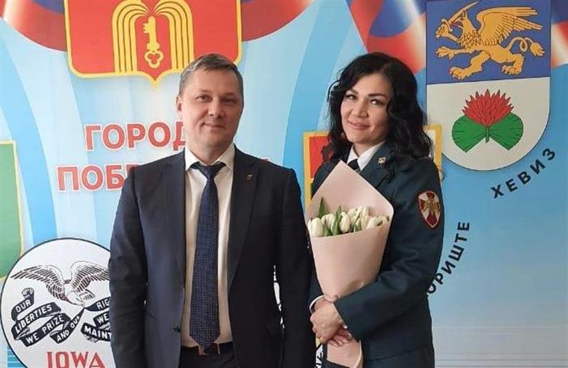Глава Пятигорска поздравил председателя женсовета госпиталя Росгвардии с наступающим праздником весны 