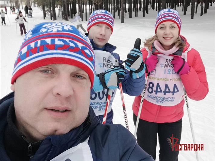 На Урале росгвардейцы с семьями вышли на «Лыжню России»