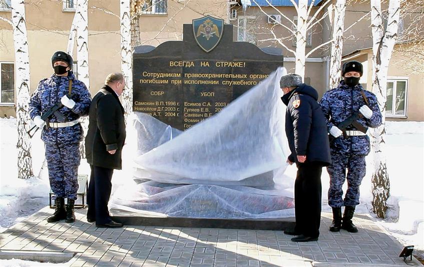 В оренбургском управлении вневедомственной охраны открыли мемориал погибшим правоохранителям 