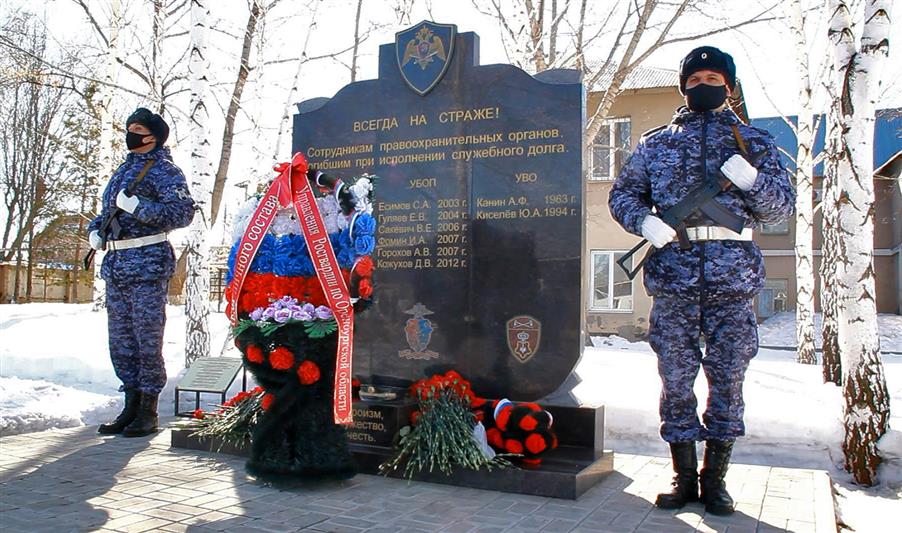 В оренбургском управлении вневедомственной охраны открыли мемориал погибшим правоохранителям 