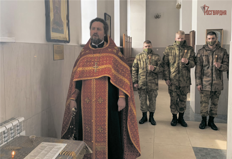 В преддверии Дня Росгвардии военнослужащие красноярского соединения почтили память погибших воинов