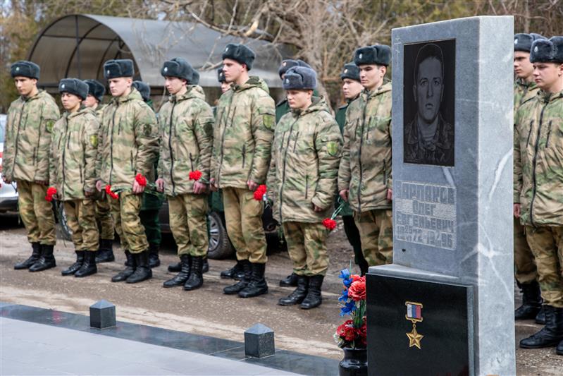 В Пятигорске росгвардейцы почтили память Героя России Олега Варлакова