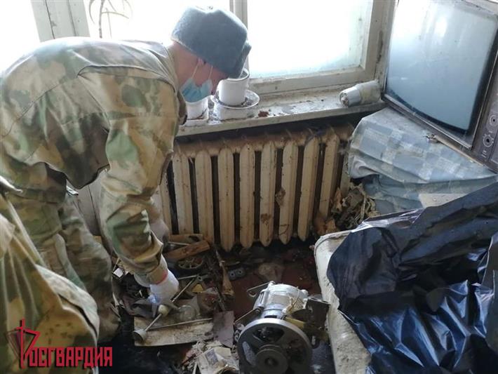В Ангарске военнослужащие Росгвардии помогли 87-летнему ветерану Великой Отечественной войны с уборкой и мелким ремонтом