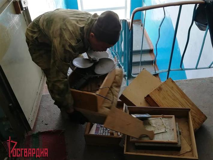 В Ангарске военнослужащие Росгвардии помогли 87-летнему ветерану Великой Отечественной войны с уборкой и мелким ремонтом