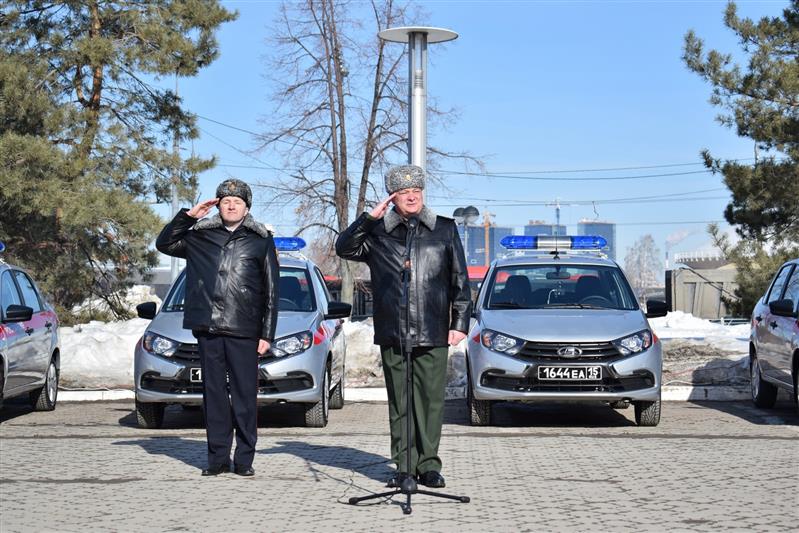В Казани сотрудникам республиканского управления Росгвардии вручили ключи от новых служебных автомашин