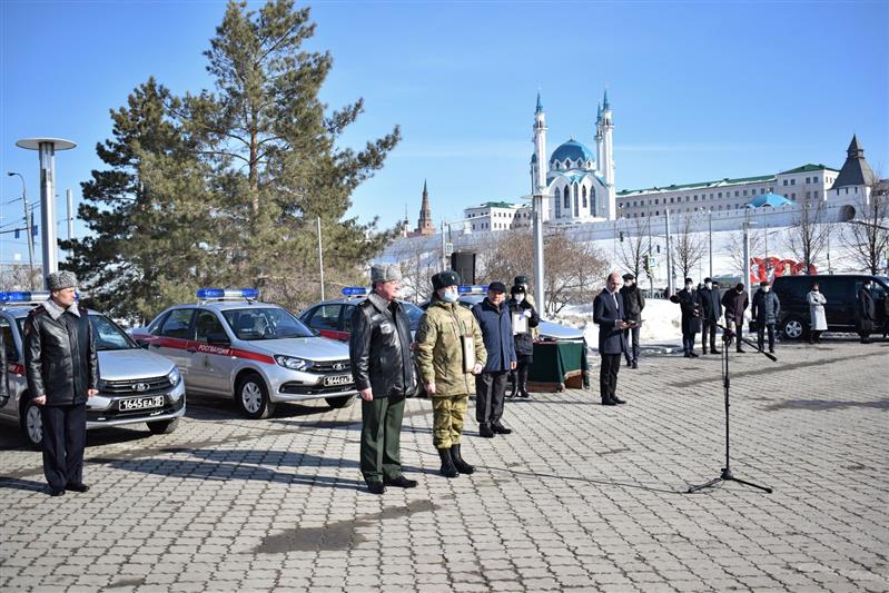 В Казани сотрудникам республиканского управления Росгвардии вручили ключи от новых служебных автомашин