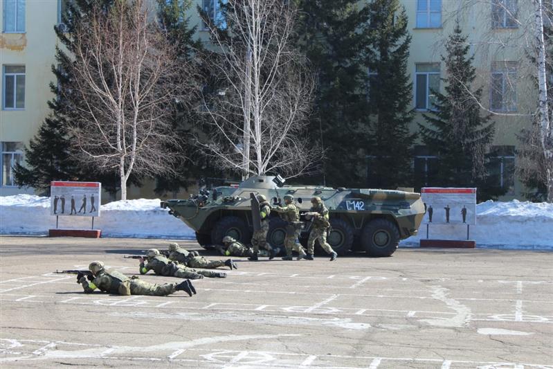 День открытых дверей, посвященный 5-летию Росгвардии, прошел в воинской части города Ангарска (видео)
