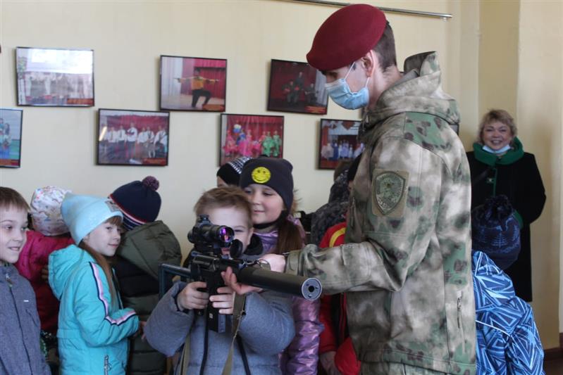 День открытых дверей, посвященный 5-летию Росгвардии, прошел в воинской части города Ангарска (видео)