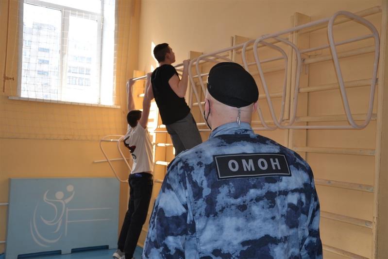 В Самаре росгвардейцы помогают юнармейцам подготовиться к «Зарнице»