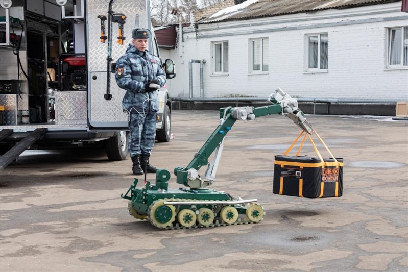 РОСГВАРДИЯ ПОКАЗАЛА НОВЫЕ РОБОТОТЕХНИЧЕСКИЕ КОМПЛЕКСЫ И МАШИНЫ ДЛЯ РАЗМИНИРОВАНИЯ 