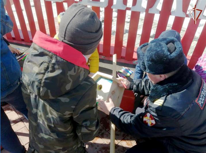 В Новосибирской области сотрудники Росгвардии провели акцию «Птичий дом»