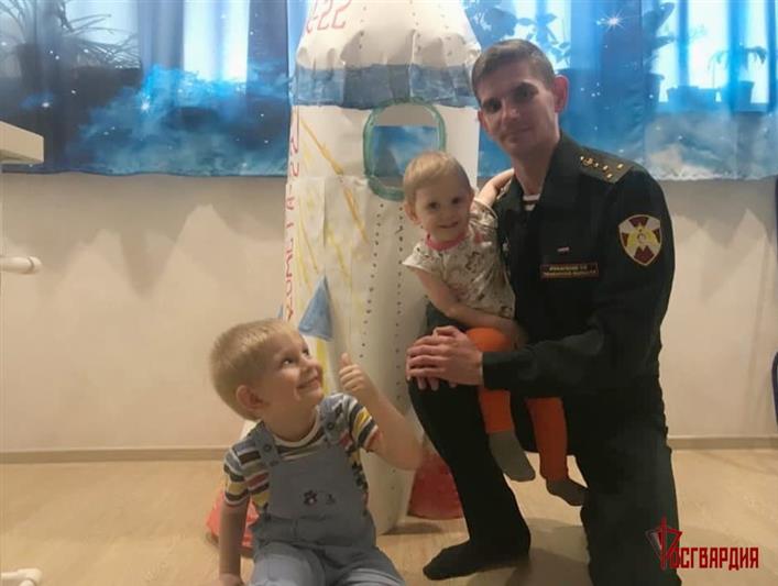 В Тюмени Росгвардия поддержала всероссийскую акцию «Роскосмоса», посвящённую 60-й годовщине первого полёта человека вокруг Земли (видео)