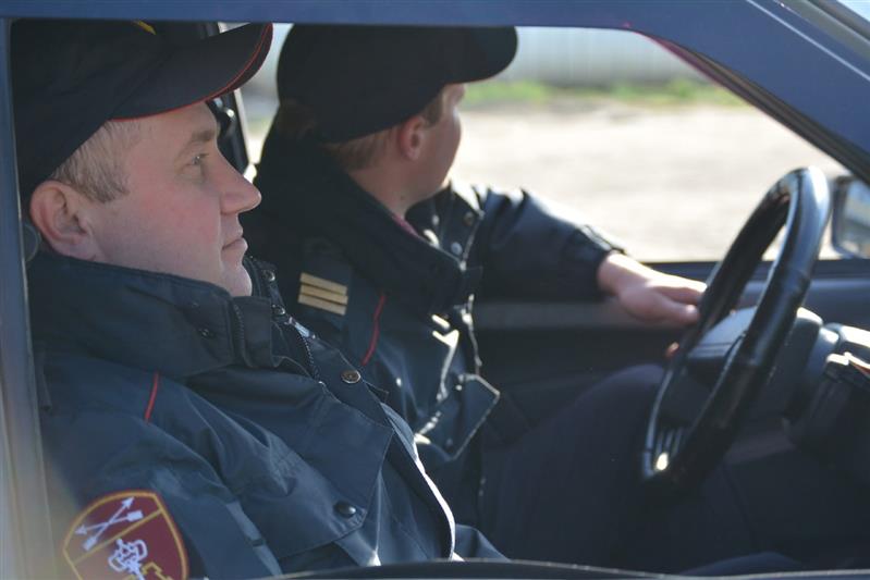 В Омске сотрудники Росгвардии разыскали потерявшуюся 4-летнюю девочку