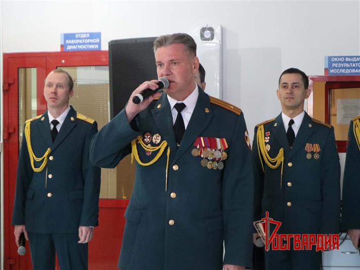 Ансамбль песни и пляски Уральского округа Росгвардии выступил для медработников станции переливания крови в Екатеринбурге