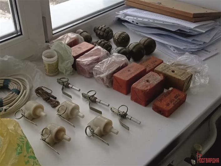 В Томской области группа разминирования ОМОН Росгвардии обследовала содержимое сейфа