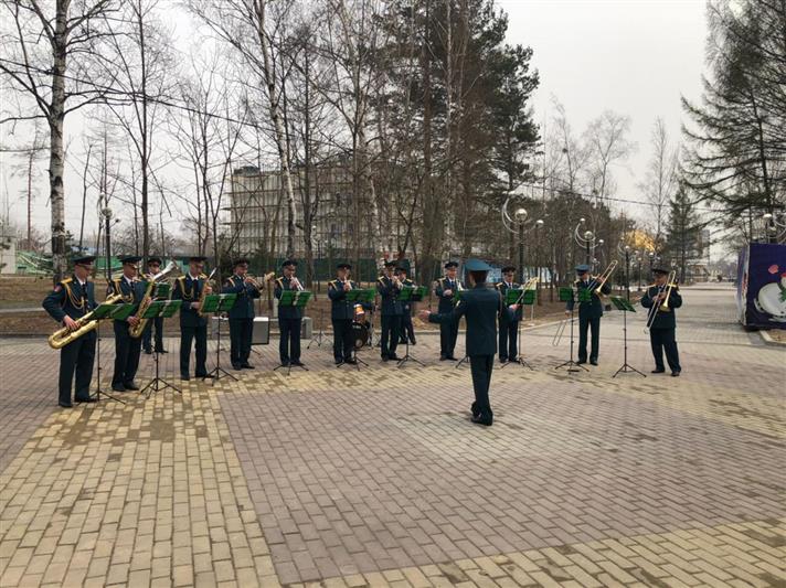 Врио командующего Восточным округом Росгвардии принял участие в высадке деревьев в Хабаровске