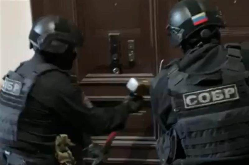 При содействии петербургского СОБР пресечена деятельность группы лиц по изготовлению и обороту нелегального контента