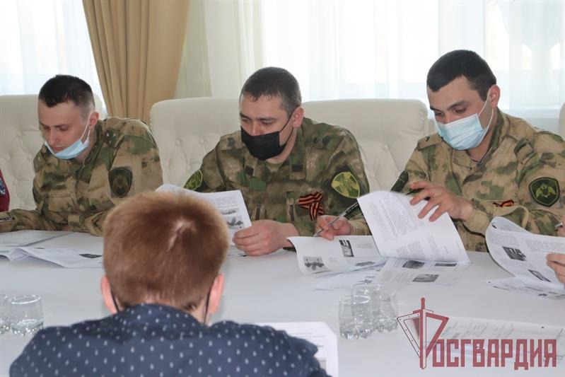 Росгвардейцы Дальнего Востока приняли участие в международной акции «Диктант Победы»