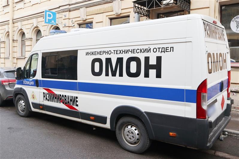 Взрывотехники ОМОН обезвредили боеприпас времён войны, обнаруженный в Невском районе