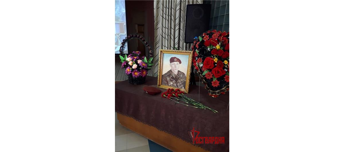 В Уральском округе Росгвардии почтили память Героя России – бойца войск правопорядка Олега Терешкина