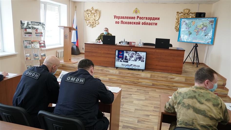 Росгвардейцы Северо-Западного округа приняли участие в написании «Диктанта Победы»