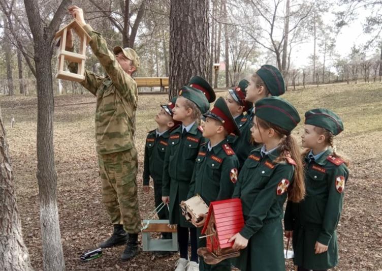 В Тольятти военнослужащие Росгвардии провели мастер-класс с подшефным кадетским классом