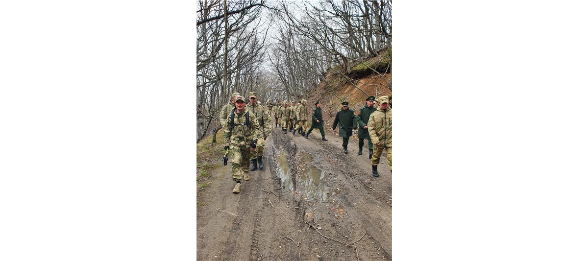В преддверии Дня Победы военнослужащие Северо-Кавказского округа Росгвардии совершили восхождение на гору Бештау