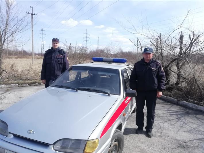 В Кузбассе росгвардейцы эвакуировали двух женщин и ребёнка из дома, в котором случился пожар