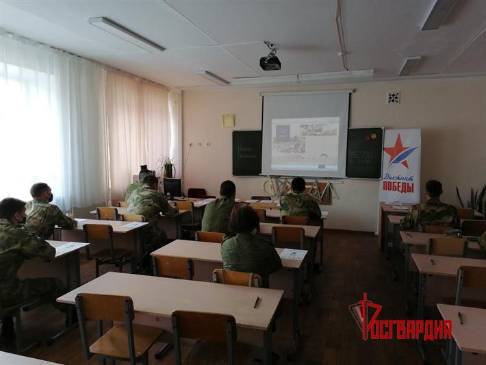 На Урале росгвардейцы написали Диктант Победы