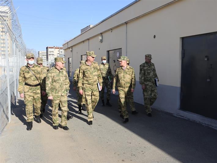 Заместитель директора Росгвардии генерал-полковник Алексей Беззубиков совершил рабочую поездку в Уральский и Сибирский округа войск национальной гвардии