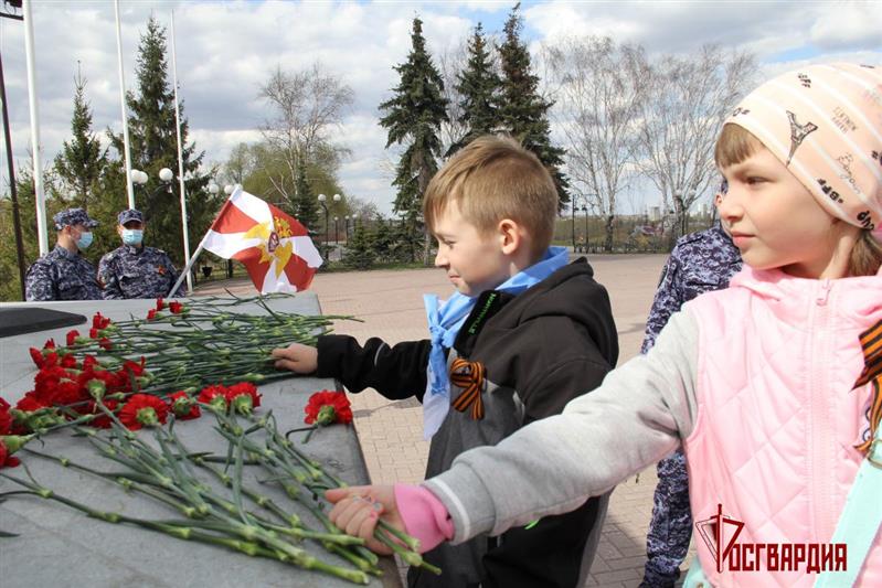 Уральский округ Росгвардии присоединился  ко всероссийской акции «Георгиевская ленточка» (видео)