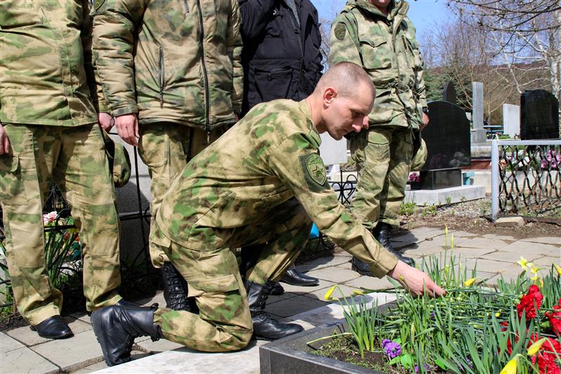 В Ставрополе военнослужащие Росгвардии почтили память Героя России майора Владимира Нургалиева