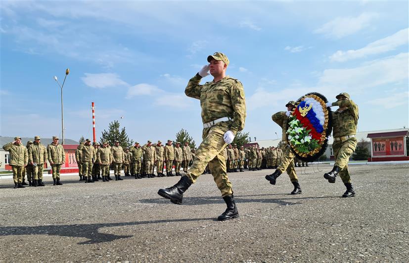 В Урус-Мартане военнослужащие Росгвардии почтили память погибших сослуживцев