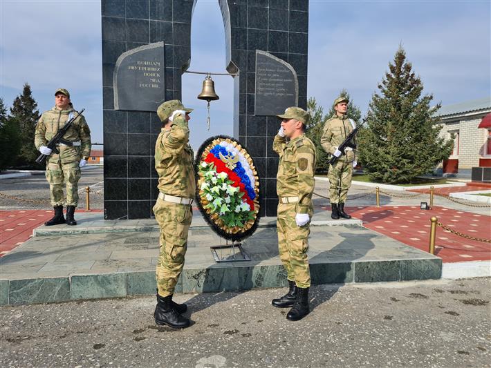 В Урус-Мартане военнослужащие Росгвардии почтили память погибших сослуживцев