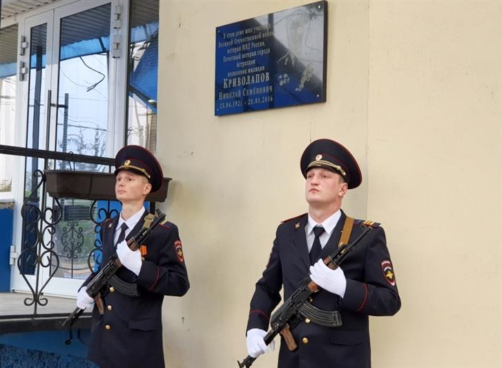 Астраханские росгвардейцы почтили память участника Великой Отечественной войны и ветерана вневедомственной охраны