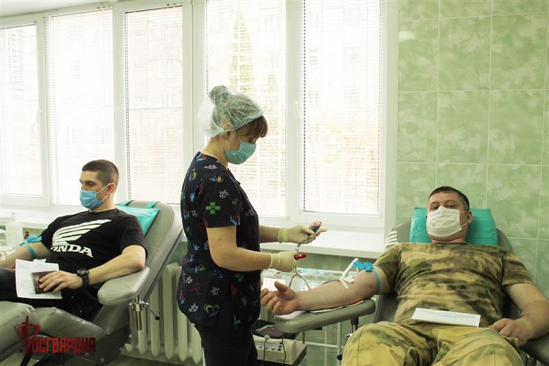 Воронежские росгвардейцы сдали донорскую кровь