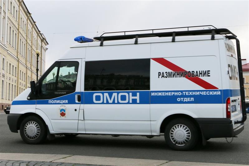 В Петербурге взрывотехники ОМОН обследовали предмет, похожий на снаряд