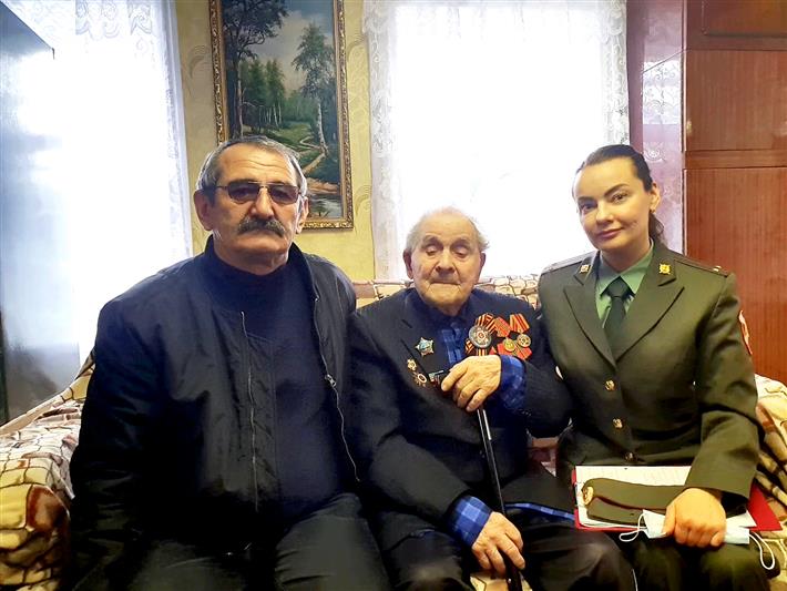Офицер артиллерийского полка Северо-Кавказского округа Росгвардии навестил ветерана Великой Отечественной войны