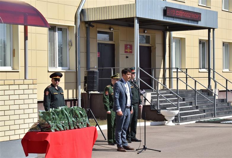 В казанском батальоне Росгвардии по охране важных государственных объектов будущим призывникам рассказали о военной службе