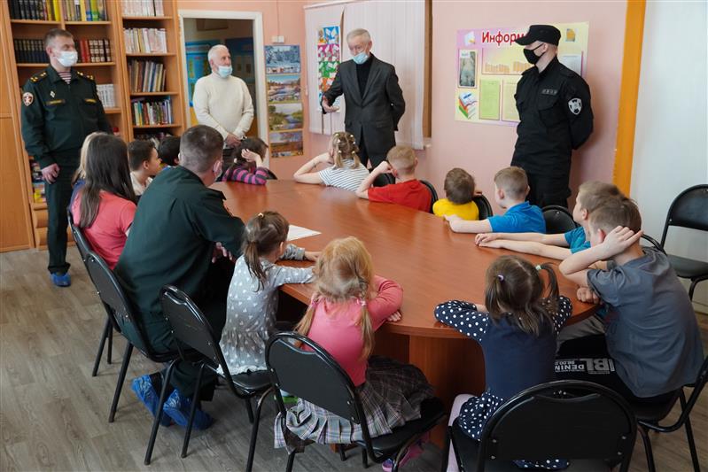  В Костромской области росгвардейцы провели урок мужества в социально-реабилитационном центре 