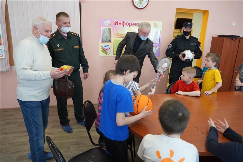  В Костромской области росгвардейцы провели урок мужества в социально-реабилитационном центре 