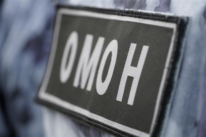 Сотрудники ОМОН Управления Росгвардии по Мурманской области обследовали мину времен Великой Отечественной войны