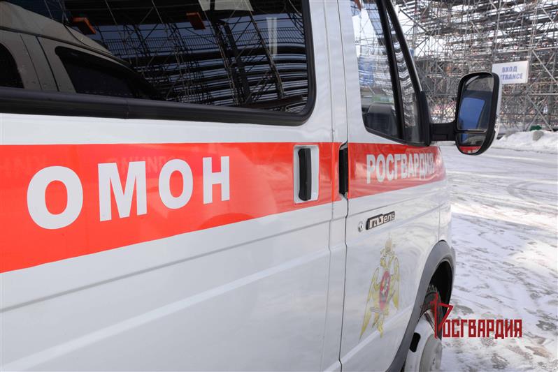 В Югре сотрудники Росгвардии обеспечивают общественную безопасность чемпионата России по биатлону и матчей ВХЛ 