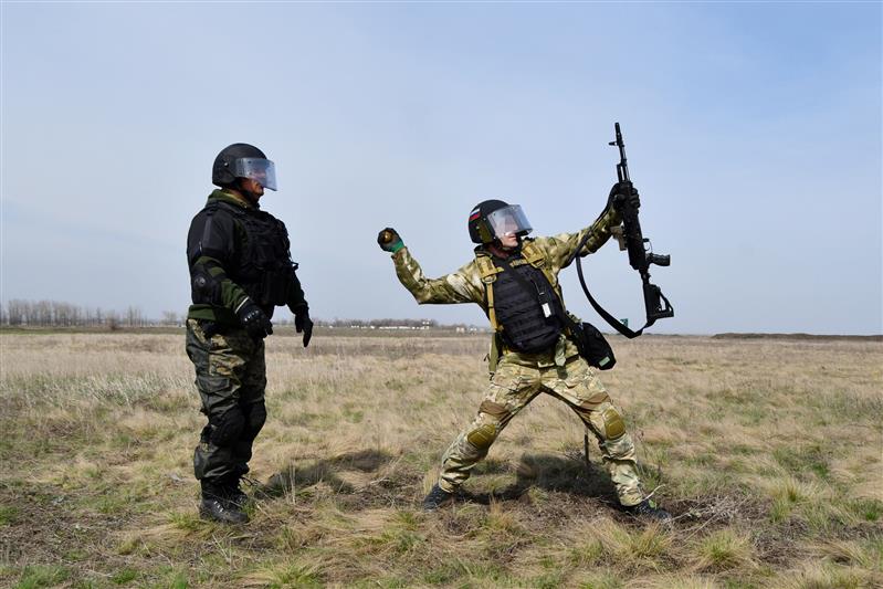 В Ростове-на-Дону сотрудники ОМОН Росгвардии отточили профессиональные навыки в ходе полевого выхода